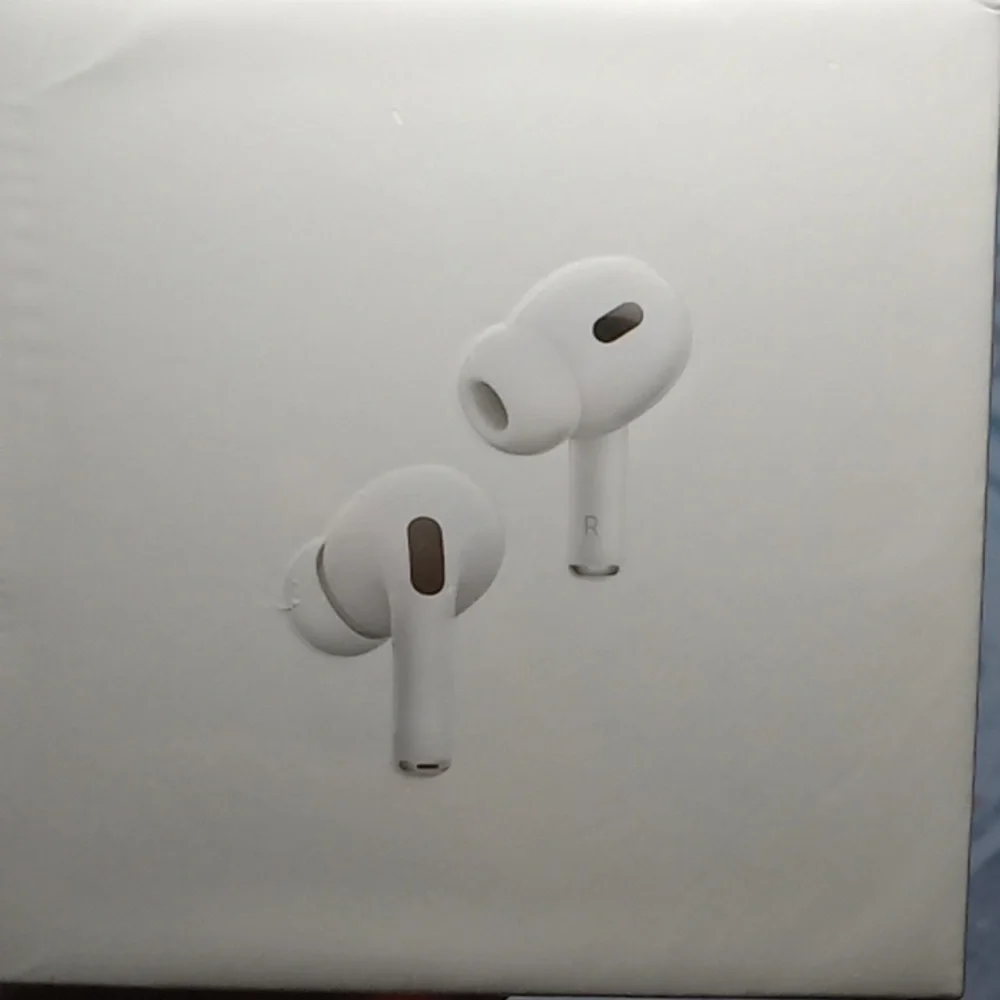 Apple AirPods Pro with Wireless Case - White